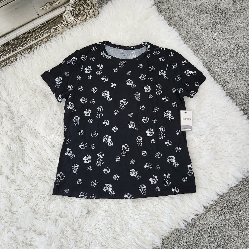 Nine West Floral Essential Short Sleeve Crewneck. Size Large. New.
